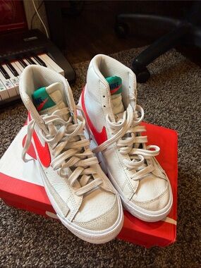 Nike White High-Top Sneakers with Red Swoosh and Teal Tongue 5.5Y (never worn)